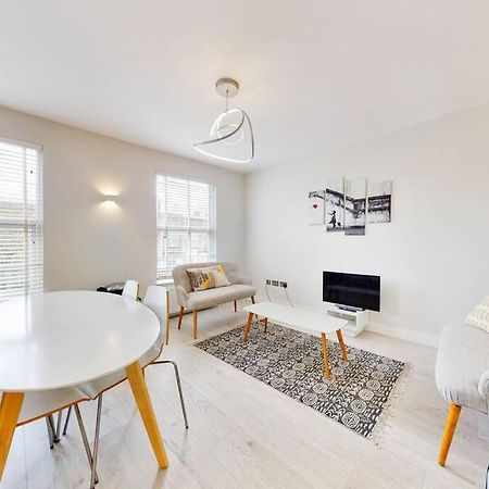 Stylish 2Bed2Bath Flat 4Min From Tube Station Villa London Exterior photo