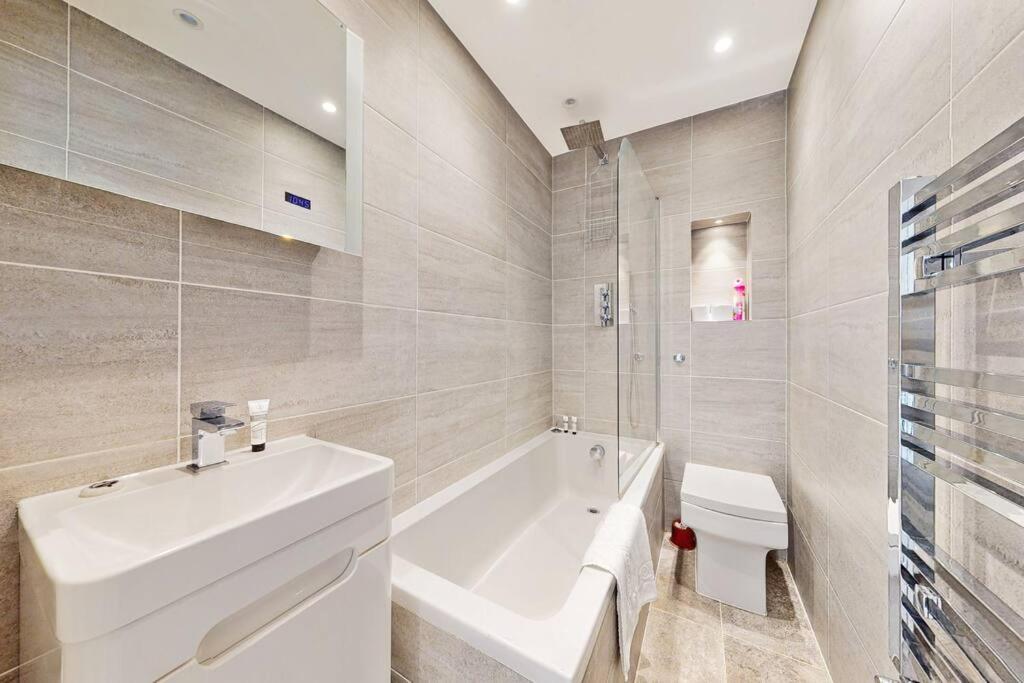 Stylish 2Bed2Bath Flat 4Min From Tube Station Villa London Exterior photo